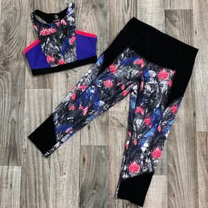 Sports‎ bra and leggings